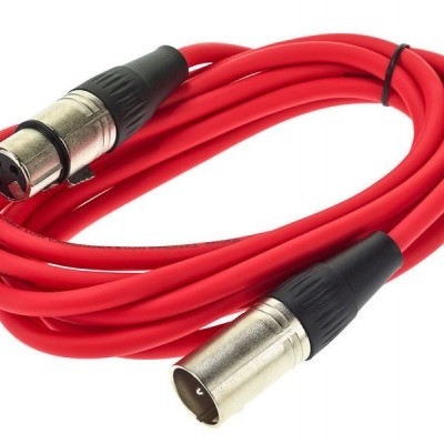 Cabo de áudio XLR vermelho com conetores macho e fêmea
