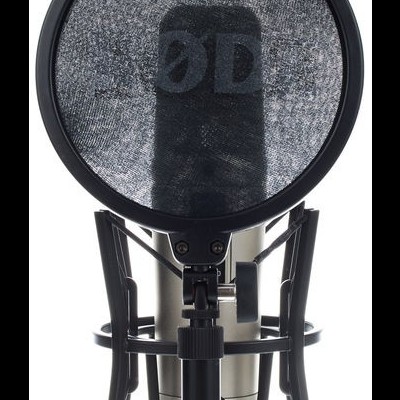 Microfone de estúdio com pop filter