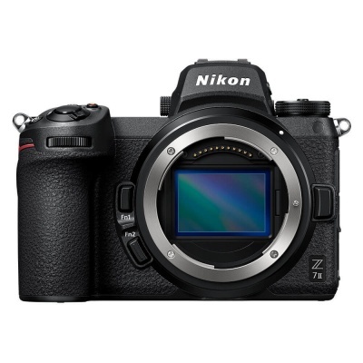 Câmara digital Nikon Z 7II de corpo preto sem objetiva