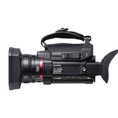 Câmara de vídeo profissional preta vista de lado