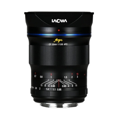 Objetiva fotográfica LAOWA Argus CF 33mm 1:0.95 APO preta com anel azul