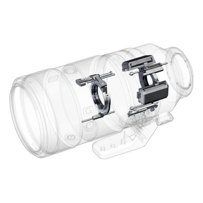 Objetiva fotográfica translúcida com partes internas à mostra