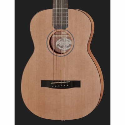 Guitarra acústica de madeira clara com seis cordas