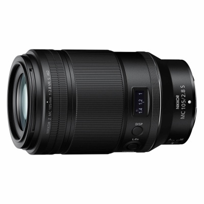Objetiva fotográfica preta NIKKOR Z MC 105mm f/2.8 VR S com visor digital e botões
