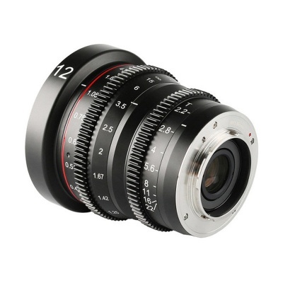 Objetiva de câmara fotográfica preta com anéis e números brancos