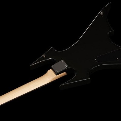 guitarra elétrica preta com braço de madeira clara