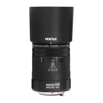 Objetiva de câmara fotográfica preta PENTAX 100 MACRO WR