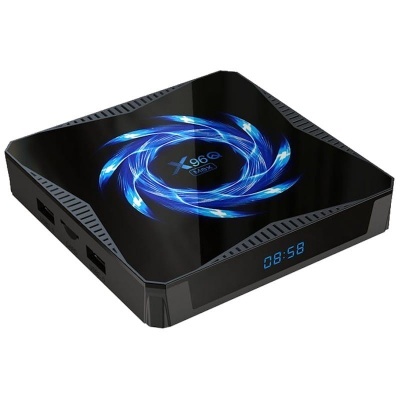 Box multimédia preto com display digital e padrão gráfico azul