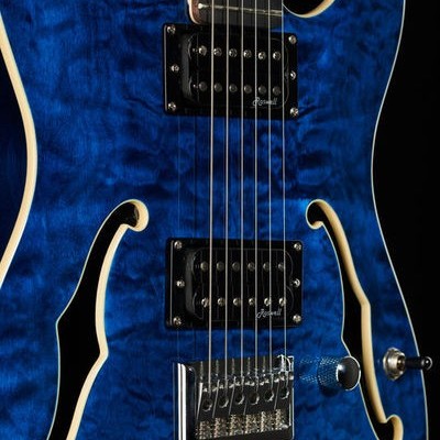 Guitarra elétrica semi-acústica azul com captadores humbucker e botões metálicos