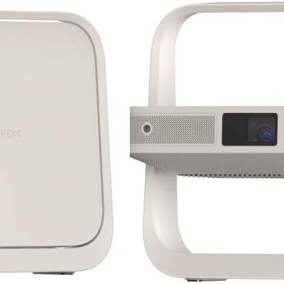 Projetor portátil branco com suporte e caixa quadrada creme minimalista