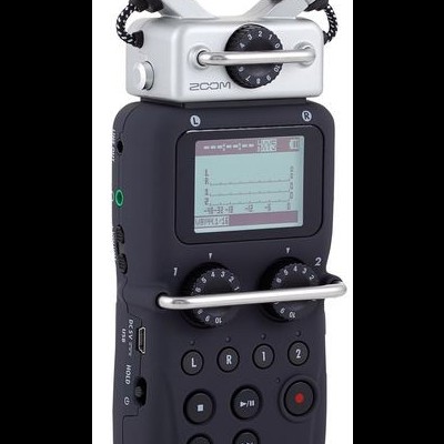 Gravador portátil de áudio Zoom H5 Handy Recorder preto com microfones destacáveis e botões