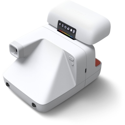 Máquina fotográfica instantânea branca com visor digital colorido