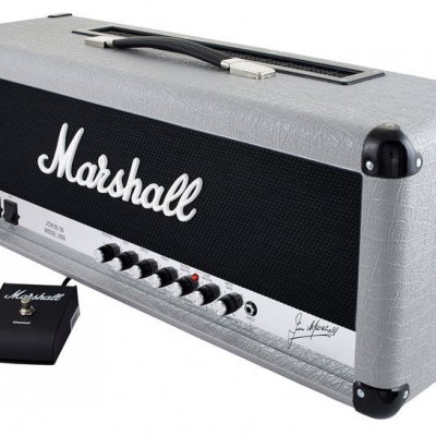 Cabeçote amplificador guitarra Marshall cinza com pedal preto