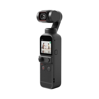Câmara DJI Osmo Pocket preta com ecrã a mostrar duas pessoas na praia