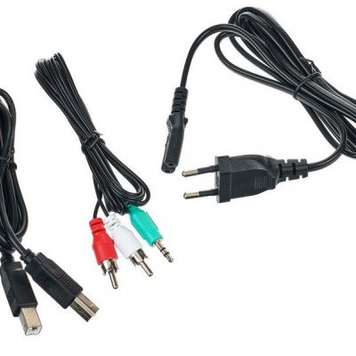 Conjunto de cabos eletrónicos com conectores USB, RCA e ficha elétrica