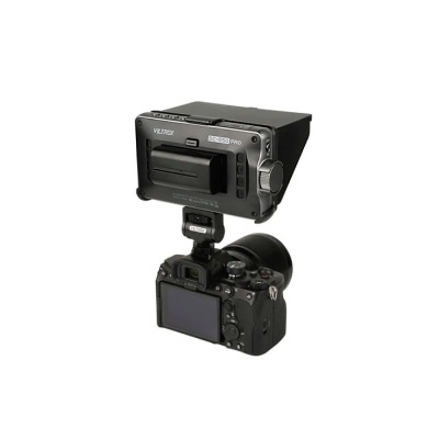 Monitor de vídeo VELTOSX BRAVO PRO montado numa câmara preta.