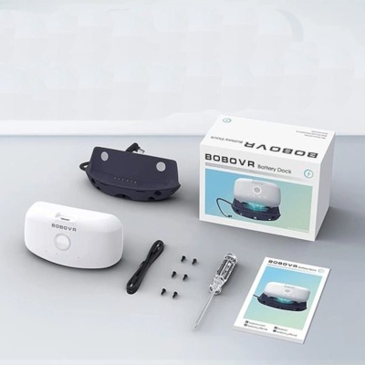 Conjunto de carregador BOBOVR com acessórios e caixa em fundo cinza