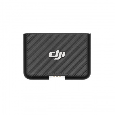 Carregador de bateria DJI preto com textura riscada e logo branco