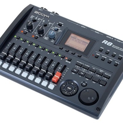 Mesa de mistura áudio digital ZOOM R8 com botões e ecrã digital
