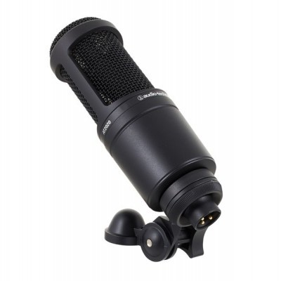 Microfone preto Audio-Technica com suporte ajustável