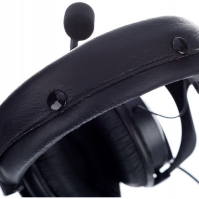 Auscultadores pretos com microfone e acabamento em couro