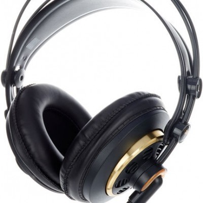 Auriculares pretos com detalhes dourados e revestimento acolchoado