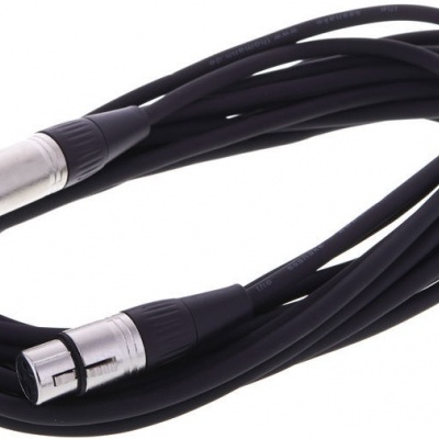 Cabo áudio XLR preto com conectores metálicos prateados