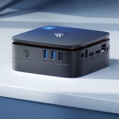 Computador compacto preto com várias portas USB e botões