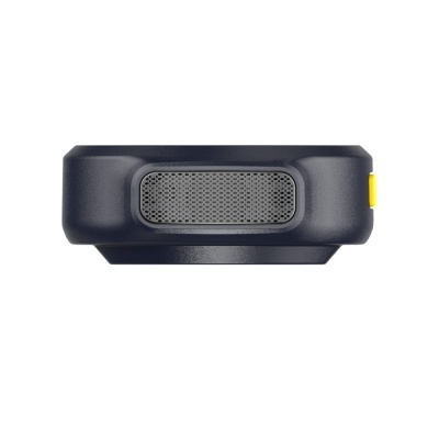 Coluna portátil preta com grelha cinzenta e detalhe amarelo