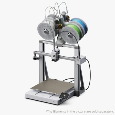Impressora 3D com vários carretéis de filamento coloridos