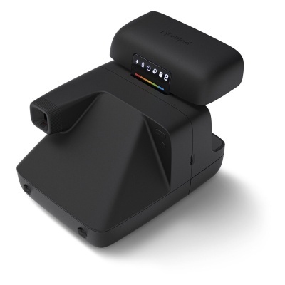 Máquina fotográfica instantânea preta com visor digital