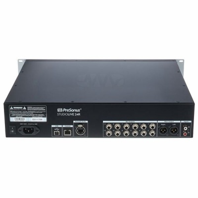 Interface de áudio PreSonus StudioLive 24R preta com múltiplas conexões no painel traseiro