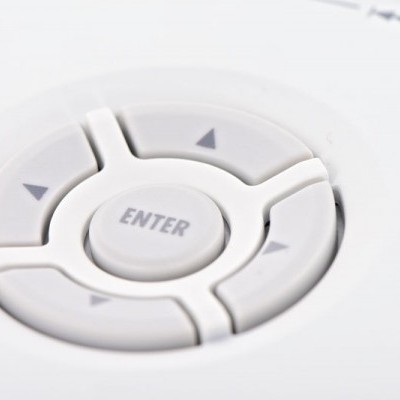 Botões direcionais brancos com botão 'ENTER' no centro