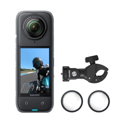 Câmara de ação Insta360 com suporte de fixação e duas lentes adicionais.