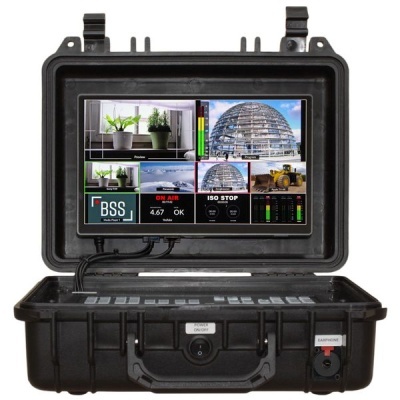 Equipamento electrónico portátil em caixa preta com ecrã a mostrar imagens e gráficos.