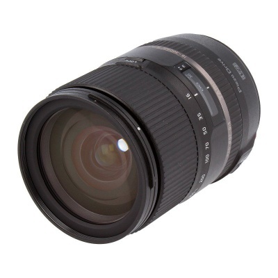 Objetiva fotográfica preta com lentes de vidro aparente