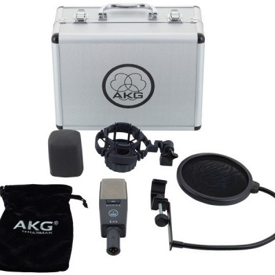 Conjunto de acessórios de gravação de áudio AKG com estojo rígido prateado e microfone