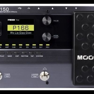 Pedal multi-efeitos para guitarra MOOER GE150 com ecrã digital, botões rotativos e pedal de expressão