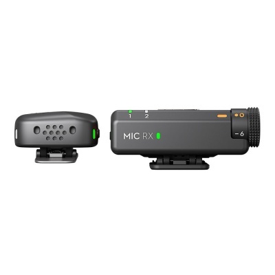 Microfone sem fios preto com receptor e clipes para montagem