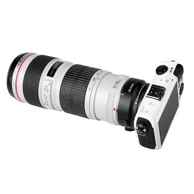 Máquina fotográfica digital com lente teleobjetiva grande