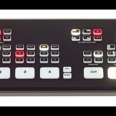 Mesa de mistura e controlo Blackmagic Design ATEM Mini Pro com botões iluminados