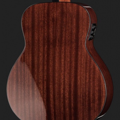 Guitarra acústica de madeira castanha escura vista de trás com bordas pretas