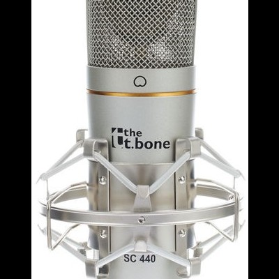 Microfone condensador prateado the t.bone SC 440 com proteção metálica