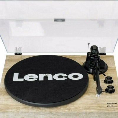 Gira-discos Lenco com base em madeira e tampa transparente aberta