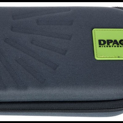 Estojo rígido cinzento escuro com etiqueta verde DPAO ACCESSORIES