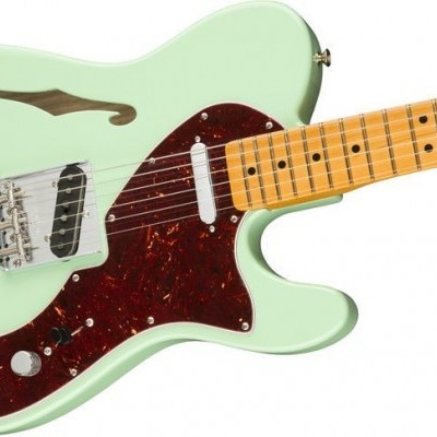 guitarra elétrica verde claro com pickguard vermelho marmoreado
