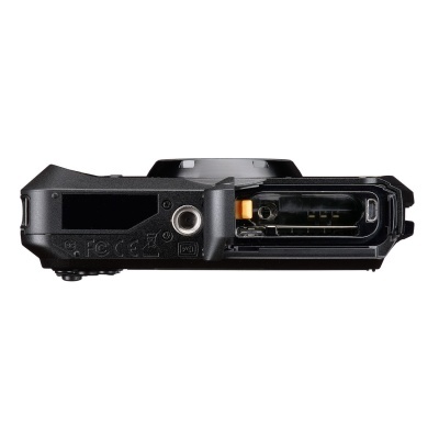 Parte inferior de câmara fotográfica digital preta com compartimento aberto