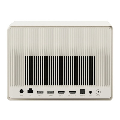 Parte traseira branca de coluna de som com várias portas de conexão e ventoinha preta