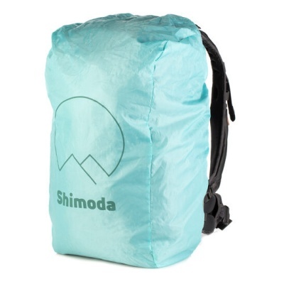 Mochila com capa protetora azul claro com logotipo Shimoda