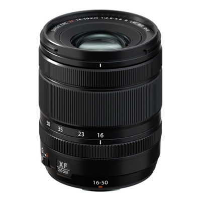 Objetiva fotográfica preta XF ZOOM 16-50mm com texto branco e laranja